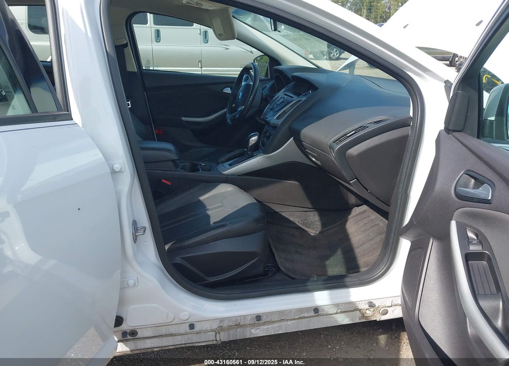 2014 FORD FOCUS SE VIN: 1FADP3K29EL302587