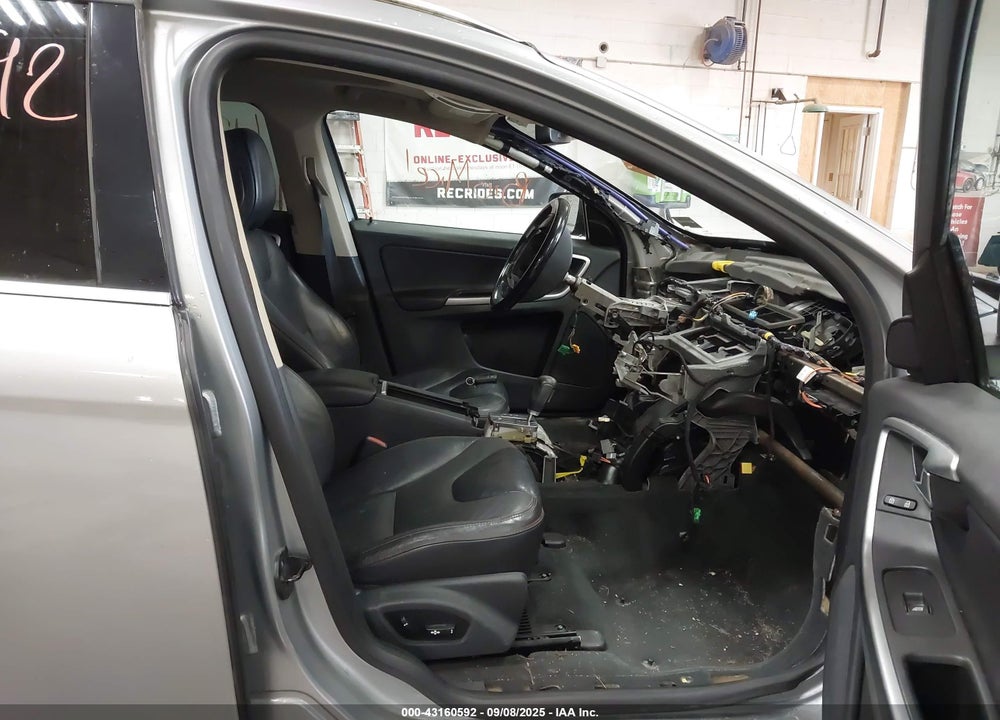 2010 VOLVO XC60 VIN: YV4992DZ8A2064596