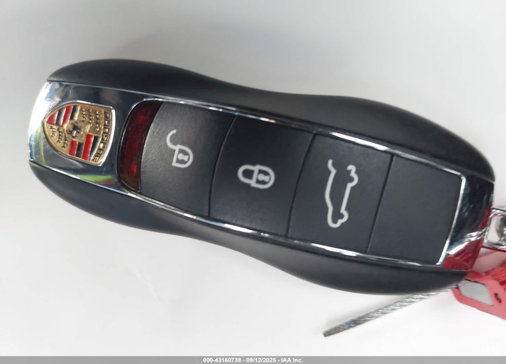 2016 PORSCHE CAYENNE VIN: WP1AA2A21GLA11027