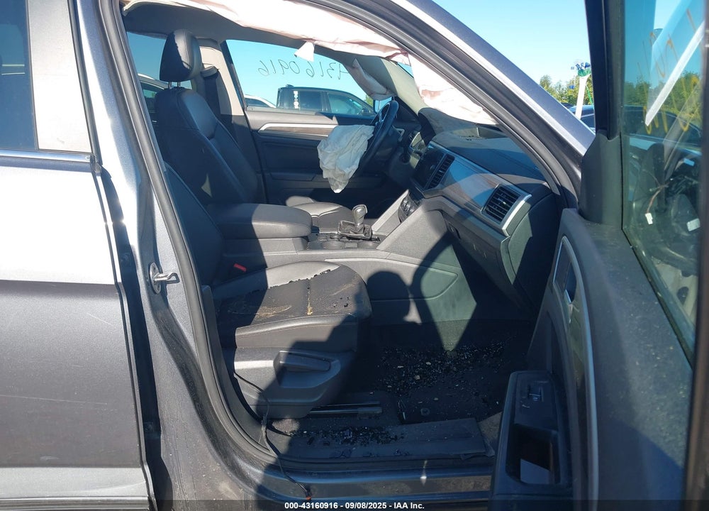 2019 VOLKSWAGEN ATLAS VIN: 1V2XR2CA7KC577936