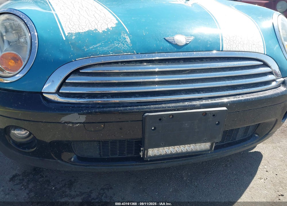 2010 MINI COOPER VIN: WMWMF3C50ATZ25688
