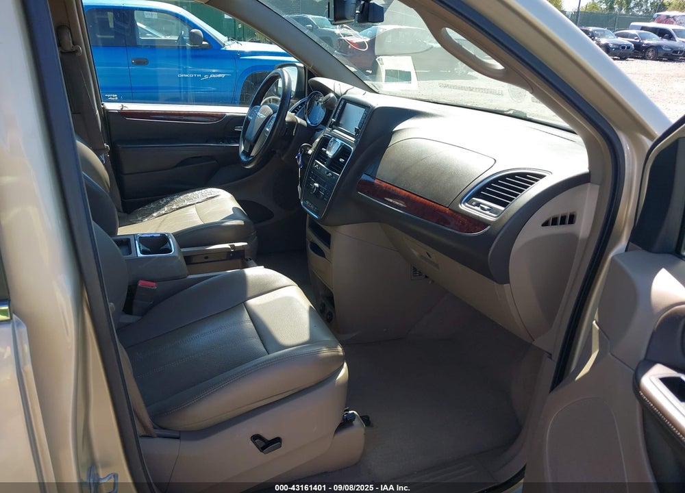 2012 CHRYSLER TOWN & COUNTRY VIN: 2C4RC1CG9CR124582
