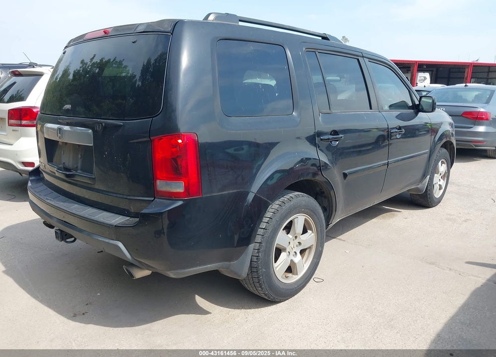 2011 HONDA PILOT VIN: 5FNYF3H45BB043828