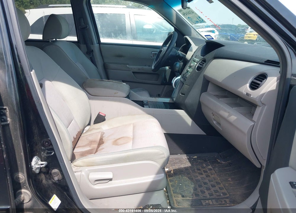 2011 HONDA PILOT VIN: 5FNYF3H45BB043828