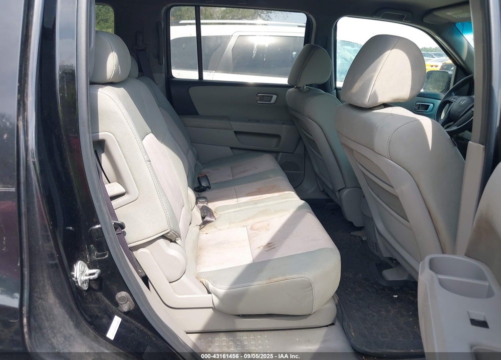 2011 HONDA PILOT VIN: 5FNYF3H45BB043828