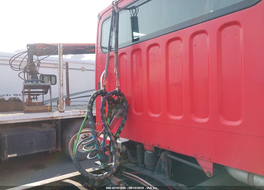 2005 FREIGHTLINER M2 106 MEDIUM DUTY VIN: 1FUBCYDJ55HN74516