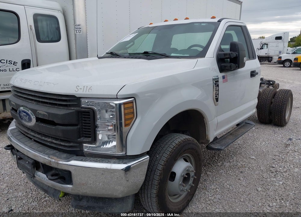2018 FORD F-350 CHASSIS XL VIN: 1FDRF3H65JEC46753