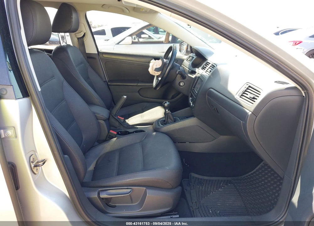 2012 VOLKSWAGEN JETTA 2.5L SE VIN: 3VWBP7AJ9CM317388