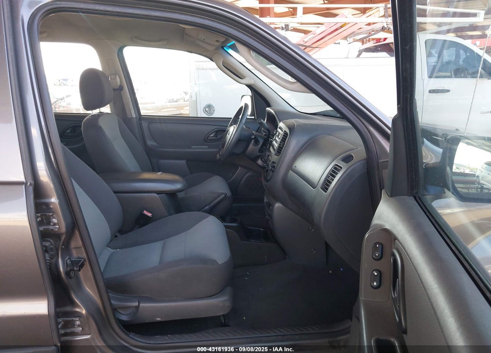 2004 FORD ESCAPE XLS VIN: 1FMYU02154KB61267