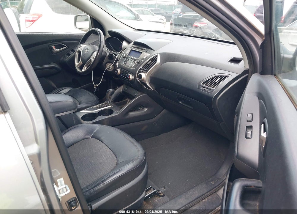 2013 HYUNDAI TUCSON VIN: KM8JU3AC2DU775137