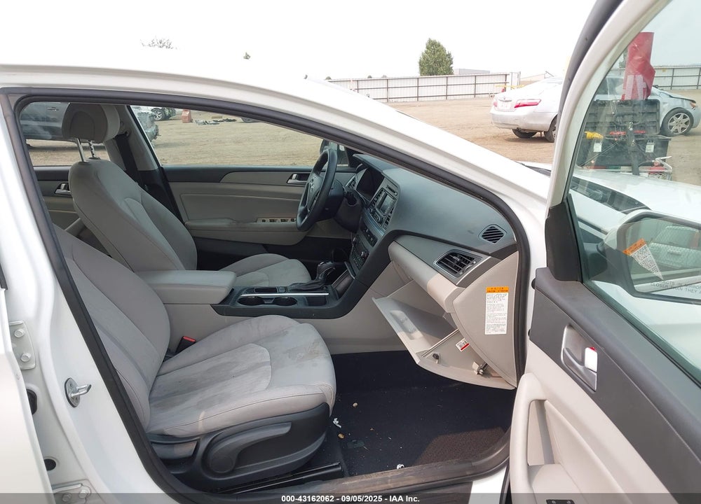 2016 HYUNDAI SONATA HYBRID VIN: KMHE24L18GA013879