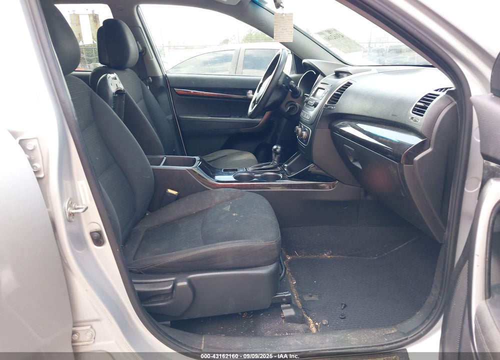 2015 KIA SORENTO VIN: 5XYKTDA7XFG606427