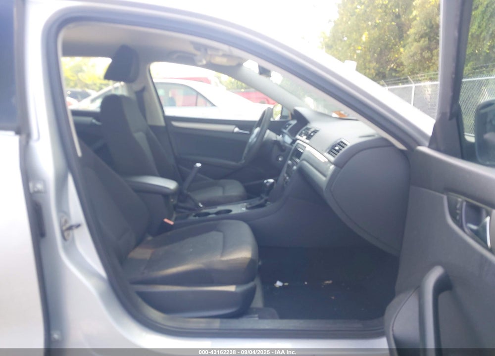 2013 VOLKSWAGEN PASSAT VIN: 1VWAH7A34DC035141