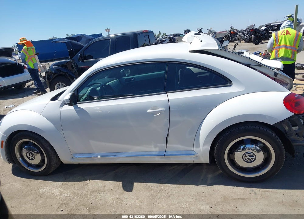 2012 VOLKSWAGEN BEETLE VIN: 3VWJX7AT6CM640231