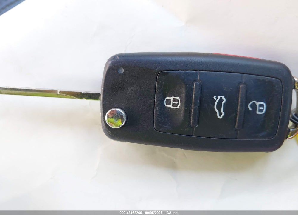 2012 VOLKSWAGEN BEETLE VIN: 3VWJX7AT6CM640231