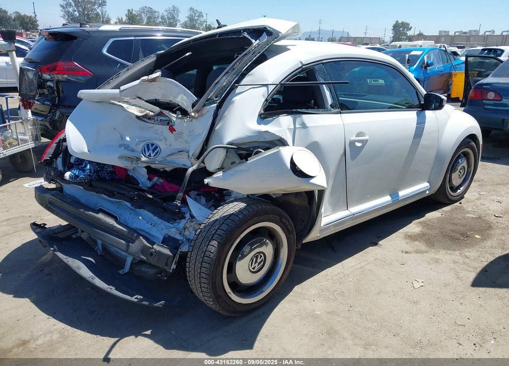 2012 VOLKSWAGEN BEETLE VIN: 3VWJX7AT6CM640231