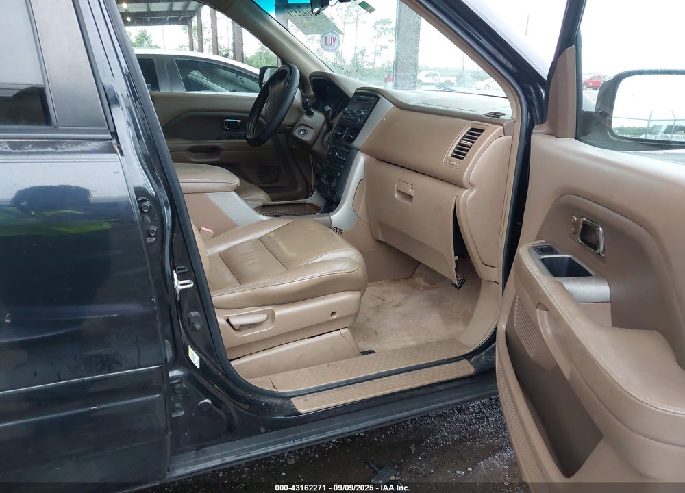 2006 HONDA PILOT EX-L VIN: 5FNYF28676B026112