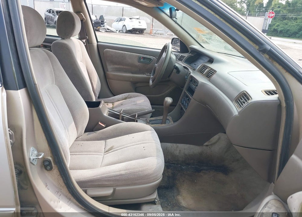 1998 TOYOTA CAMRY LE VIN: 4T1BG22K9WU240448