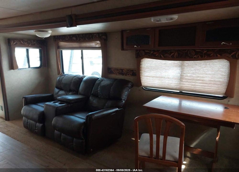 2015 AVENGER M-32 RED VIN: 5ZT2AVXB6FB905980