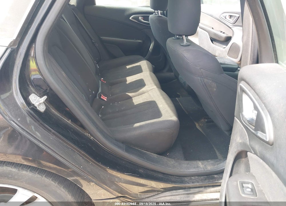 2015 CHRYSLER 200 VIN: 1C3CCCAB7FN572155