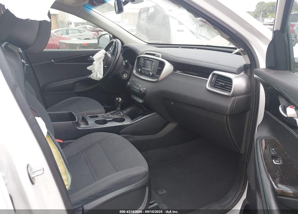2016 KIA SORENTO 2.4L LX VIN: 5XYPG4A36GG170930