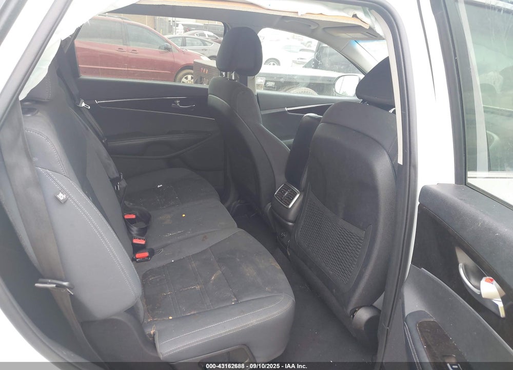 2016 KIA SORENTO 2.4L LX VIN: 5XYPG4A36GG170930