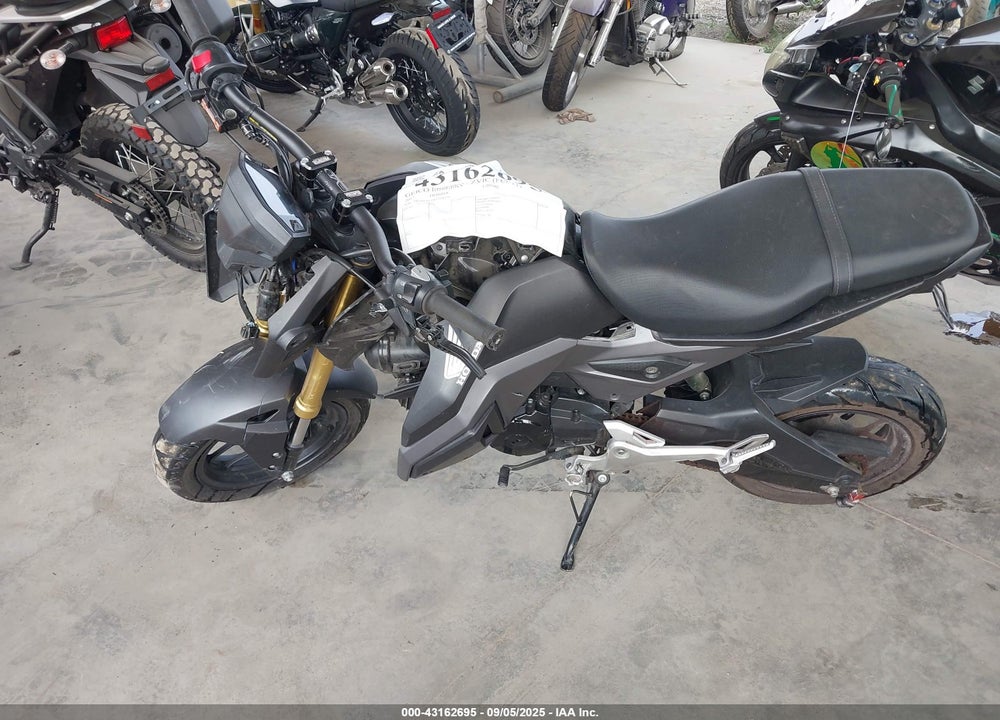 2017 HONDA GROM 125 VIN: MLHJC6114H5208156