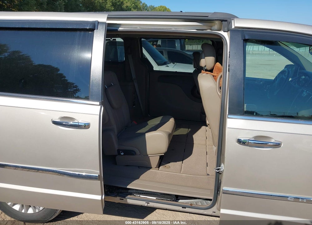 2016 CHRYSLER TOWN & COUNTRY VIN: 2C4RC1CG3GR283569