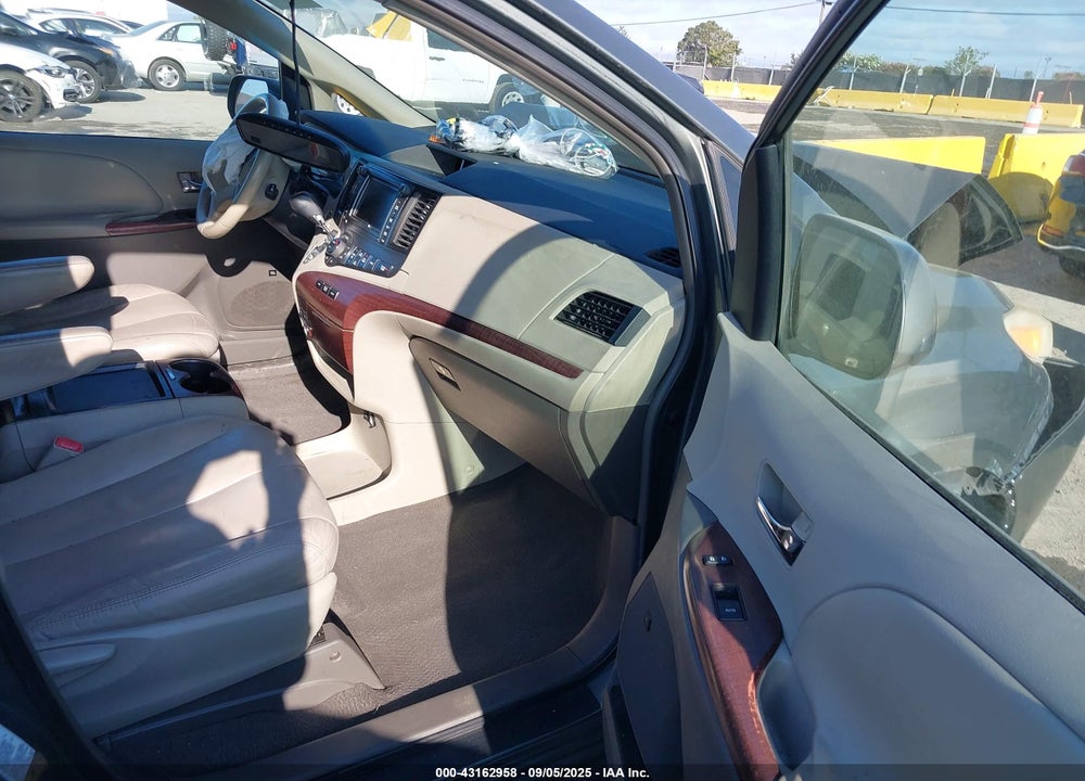 2011 TOYOTA SIENNA XLE V6 VIN: 5TDYK3DC6BS051294