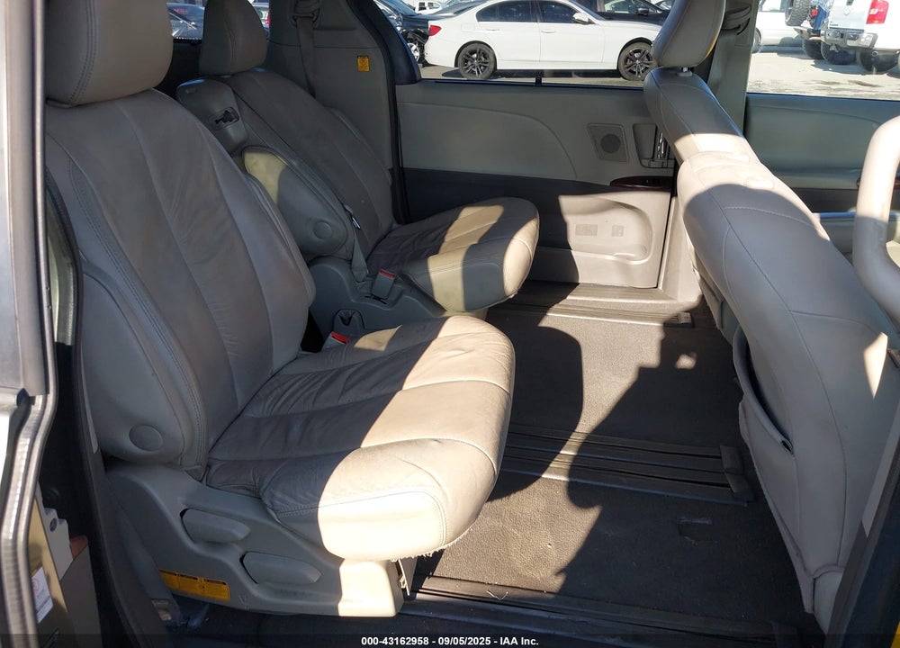 2011 TOYOTA SIENNA XLE V6 VIN: 5TDYK3DC6BS051294