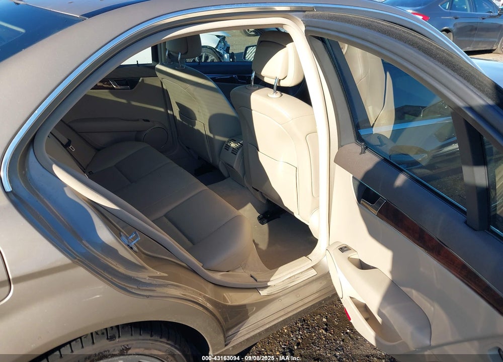 2011 MERCEDES-BENZ C CLASS VIN: WDDGF8BBXBR142094