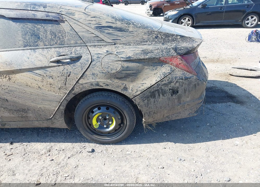2023 HYUNDAI ELANTRA VIN: KMHLM4AG8PU391675