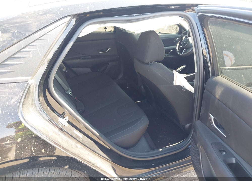 2023 HYUNDAI ELANTRA VIN: KMHLM4AG8PU391675