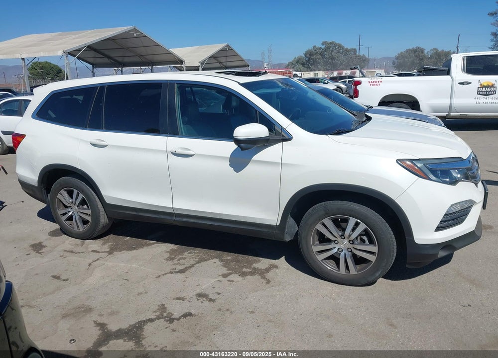2017 HONDA PILOT VIN: 5FNYF6H68HB104326