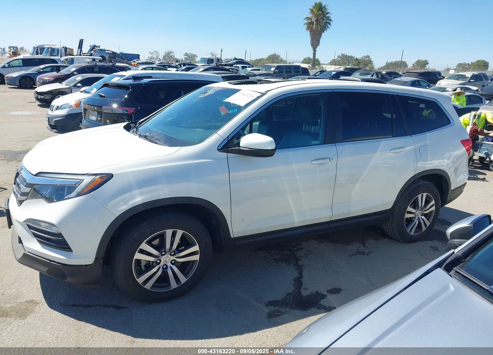2017 HONDA PILOT VIN: 5FNYF6H68HB104326