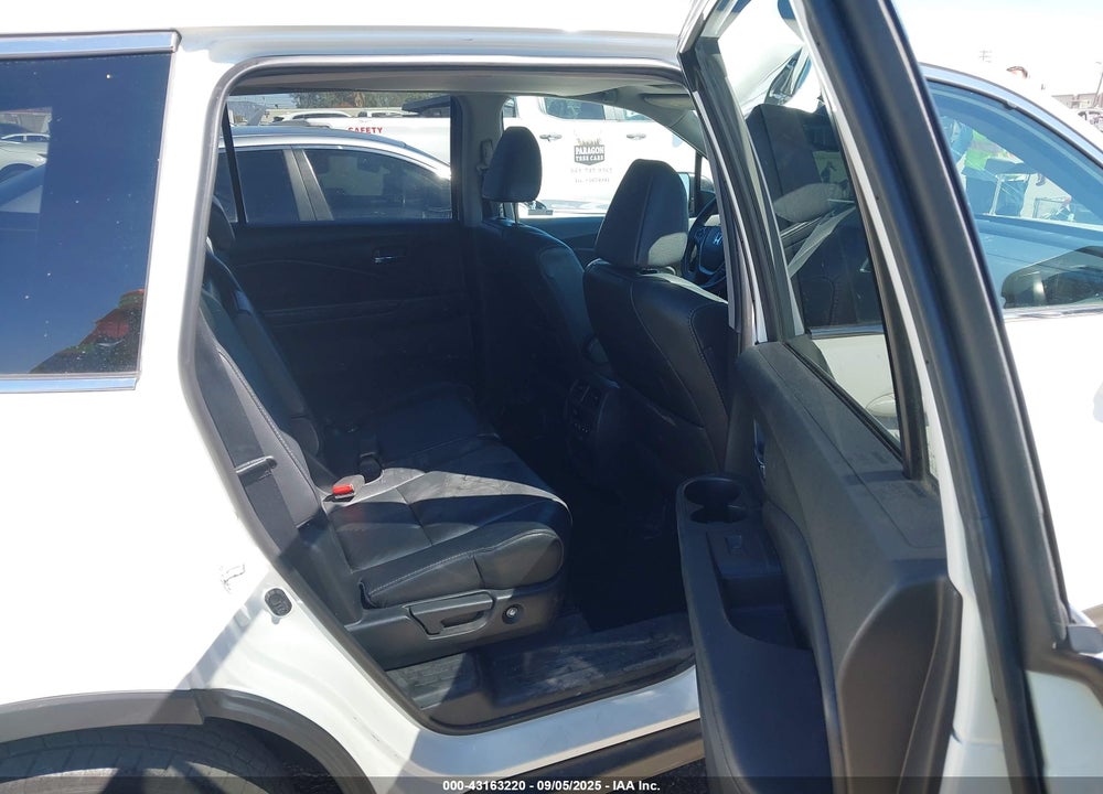 2017 HONDA PILOT VIN: 5FNYF6H68HB104326