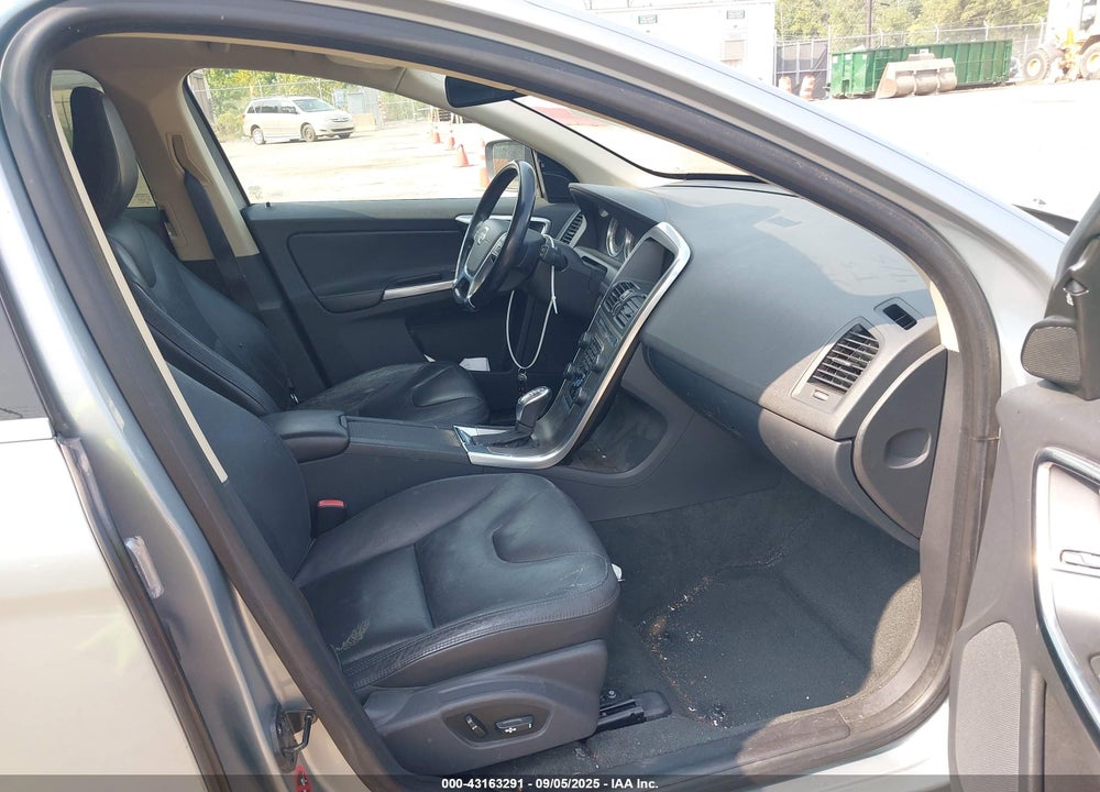 2013 VOLVO XC60 VIN: YV4952DZ6D2392552