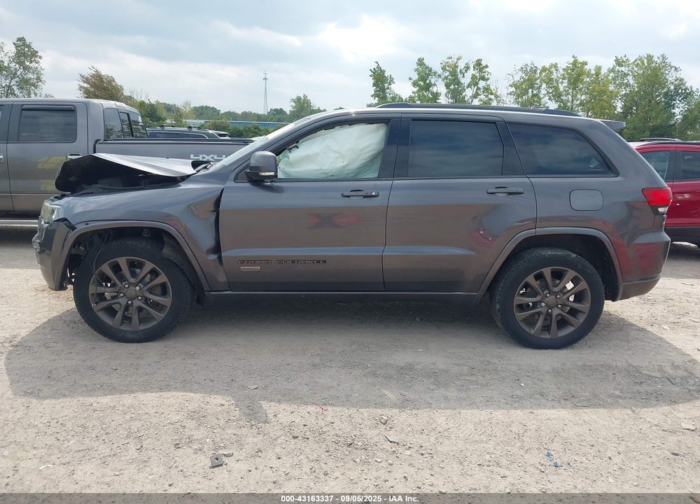 2017 JEEP GRAND CHEROKEE VIN: 1C4RJFBG1HC695763