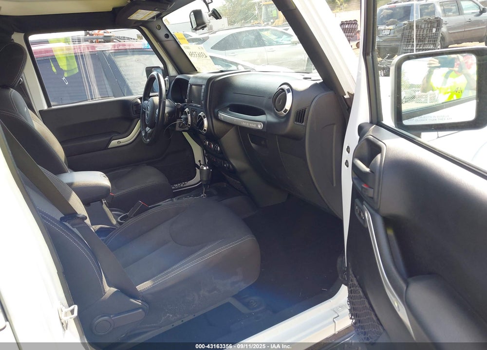 2016 JEEP WRANGLER UNLIMITED SAHARA VIN: 1C4BJWEG5GL311687
