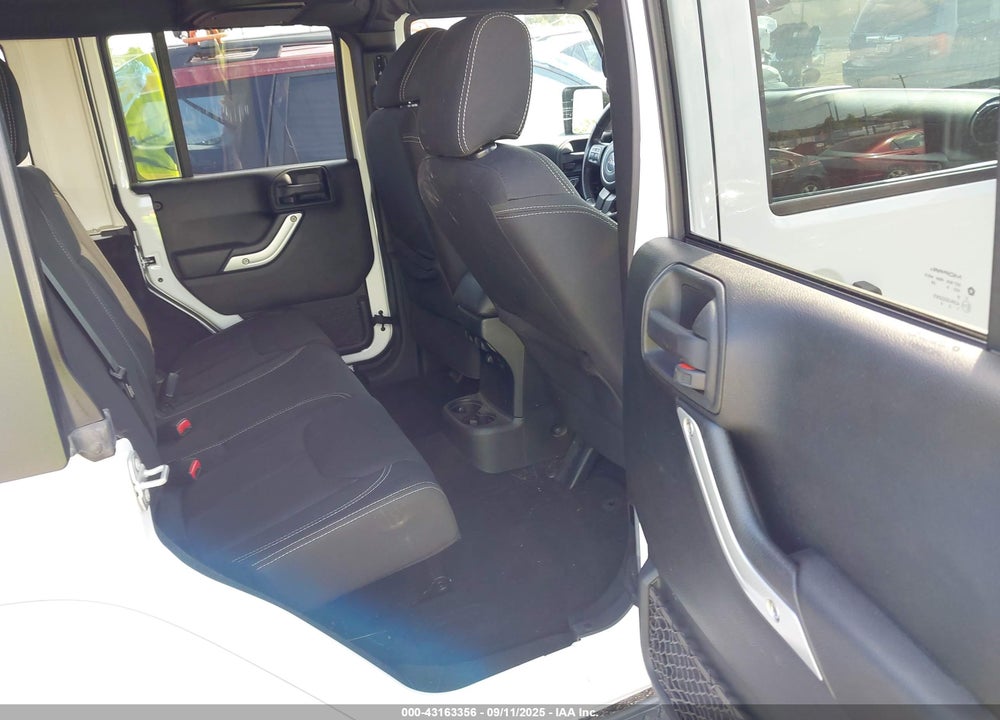 2016 JEEP WRANGLER UNLIMITED SAHARA VIN: 1C4BJWEG5GL311687
