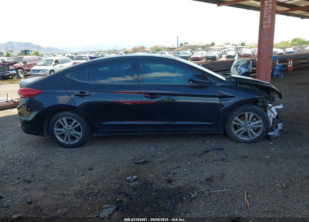 2017 HYUNDAI ELANTRA VIN: 5NPD84LF1HH172893