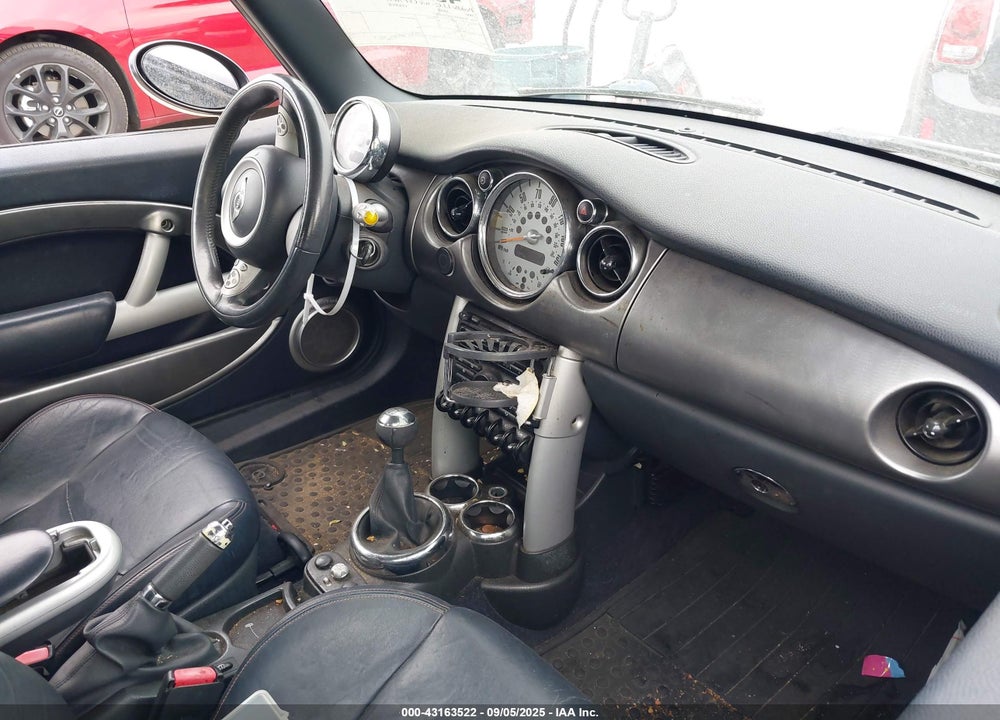 2006 MINI COOPER VIN: WMWRH33516TF85977