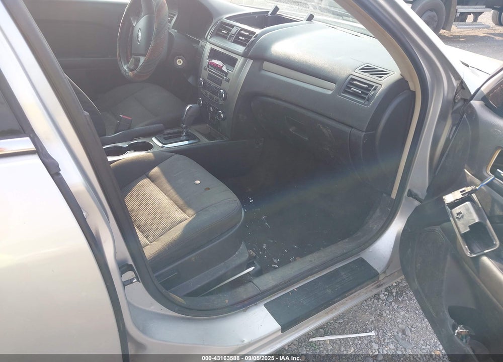 2011 FORD FUSION VIN: 3FAHP0HA9BR300012