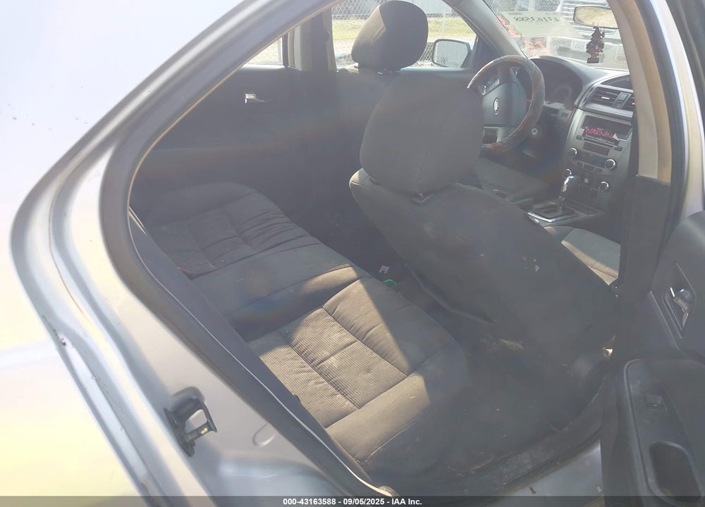 2011 FORD FUSION VIN: 3FAHP0HA9BR300012