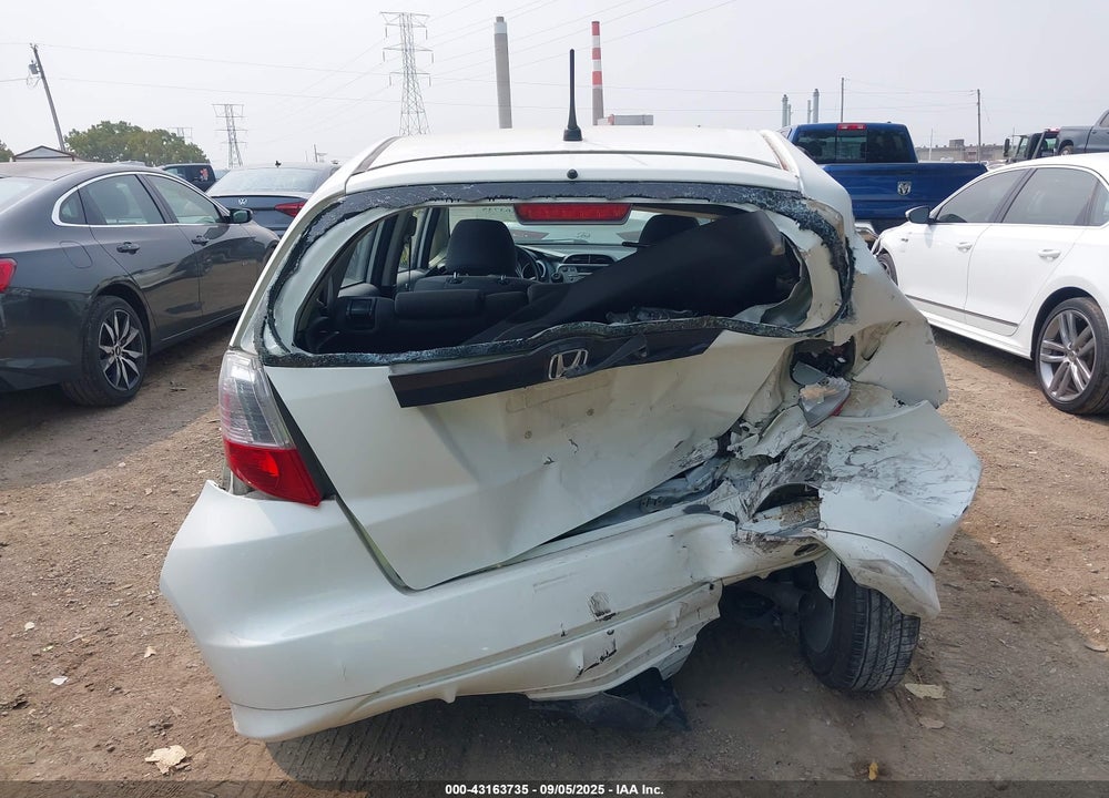 2013 HONDA FIT VIN: JHMGE8H39DC041081