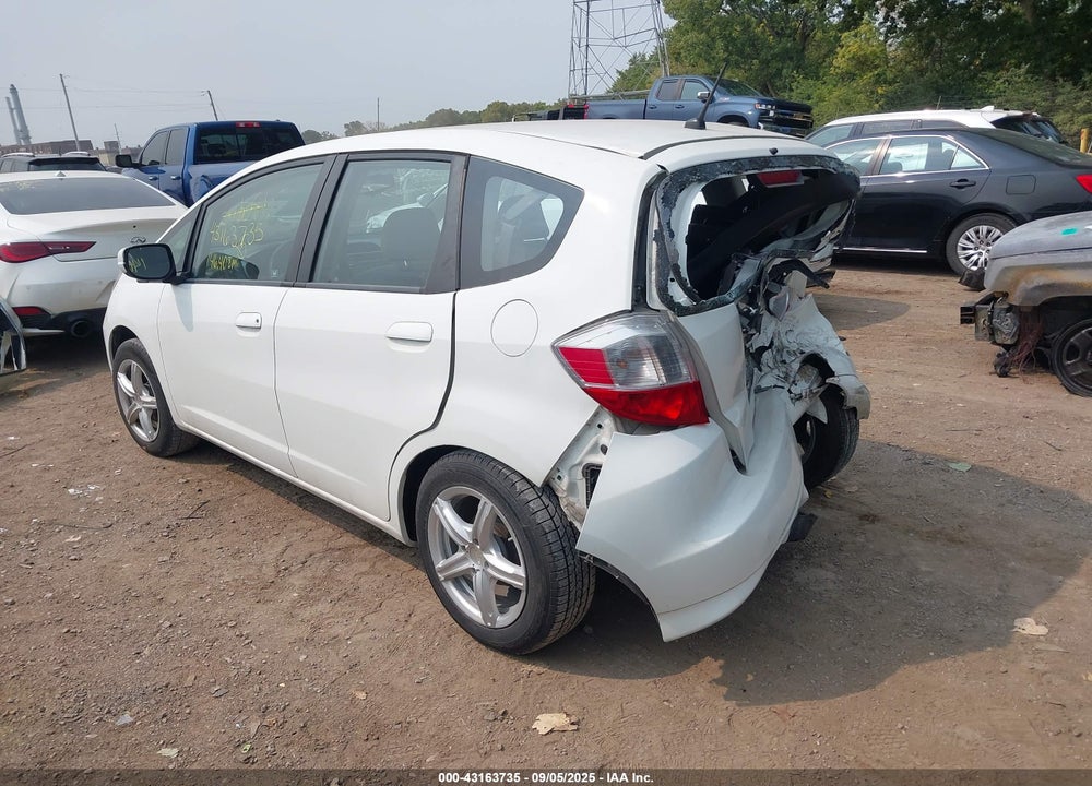 2013 HONDA FIT VIN: JHMGE8H39DC041081