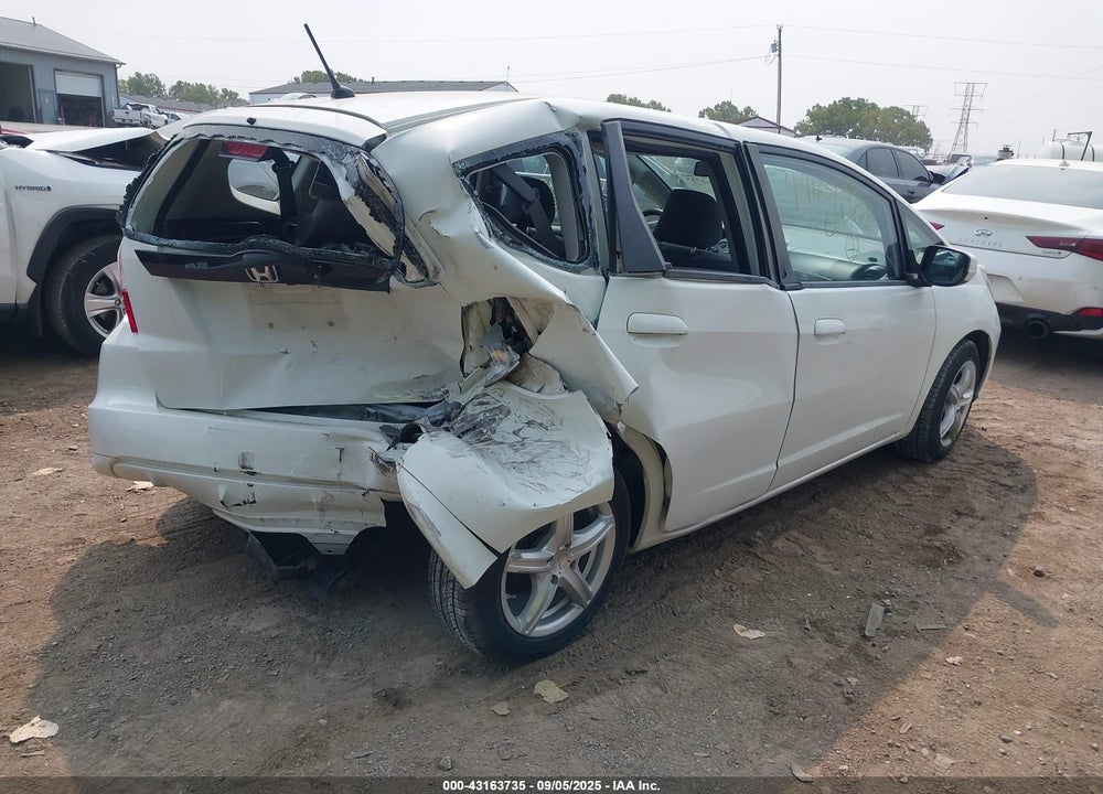 2013 HONDA FIT VIN: JHMGE8H39DC041081