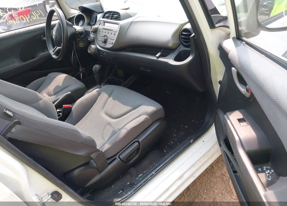 2013 HONDA FIT VIN: JHMGE8H39DC041081