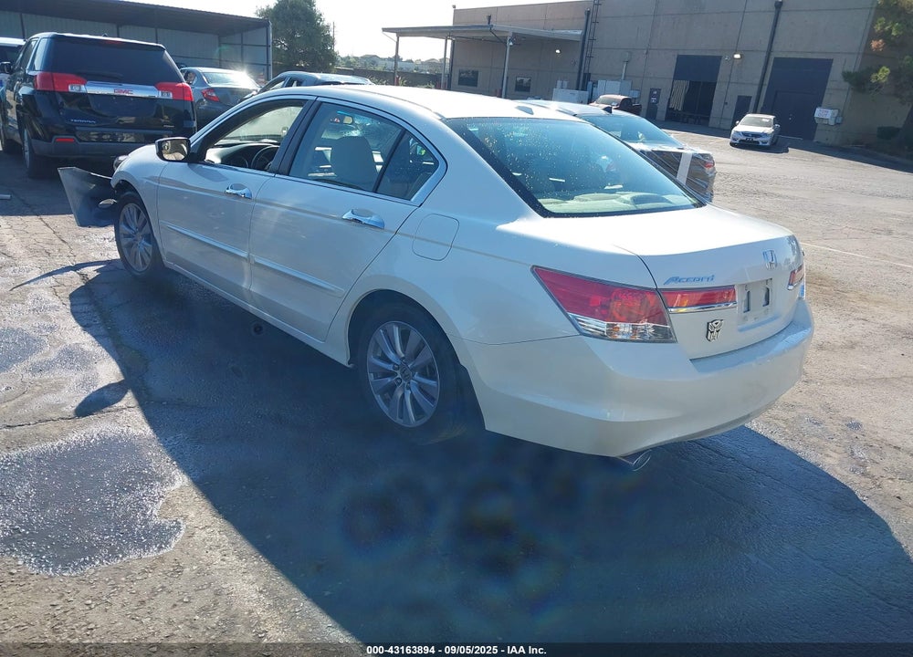 2011 HONDA ACCORD VIN: 1HGCP3F85BA007578