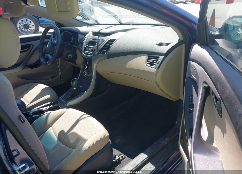 2015 HYUNDAI ELANTRA VIN: KMHDH4AE1FU393726